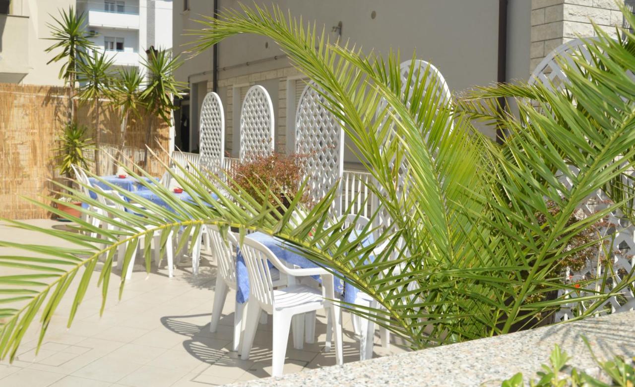 Hotel Karin Marebello エクステリア 写真