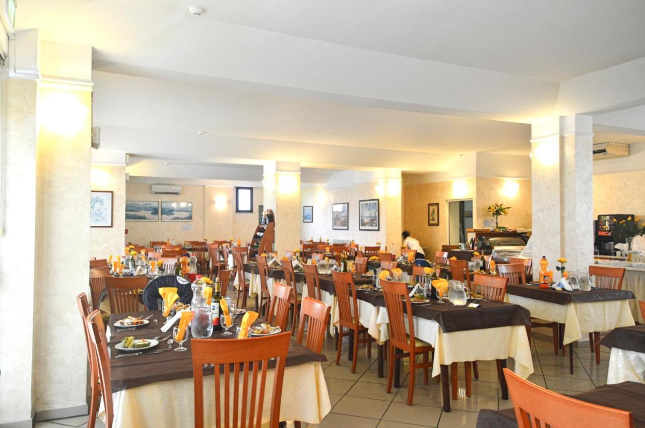 Hotel Karin Marebello エクステリア 写真