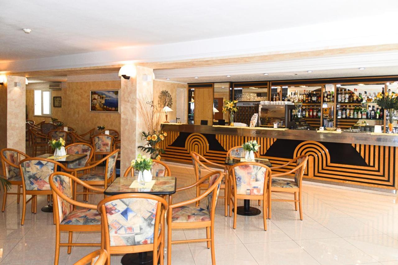 Hotel Karin Marebello エクステリア 写真