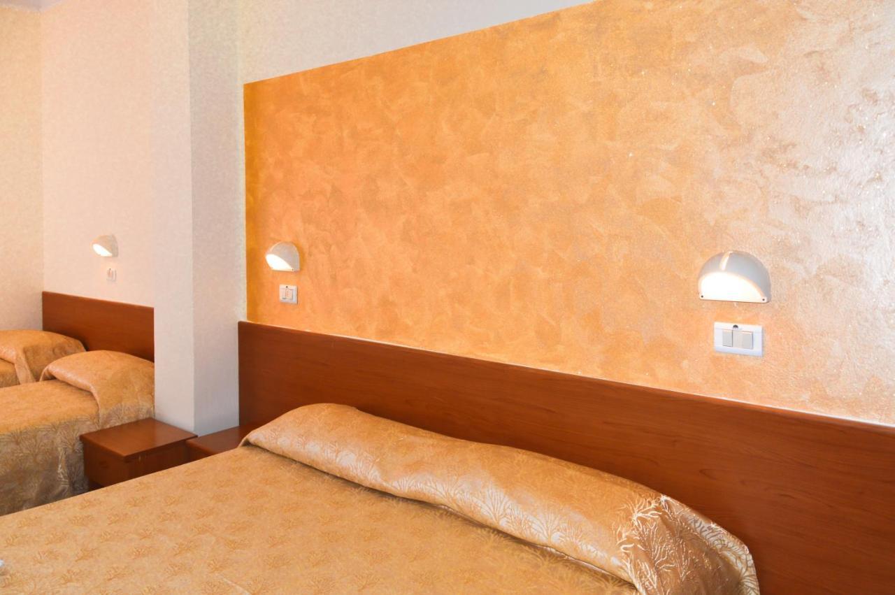 Hotel Karin Marebello エクステリア 写真