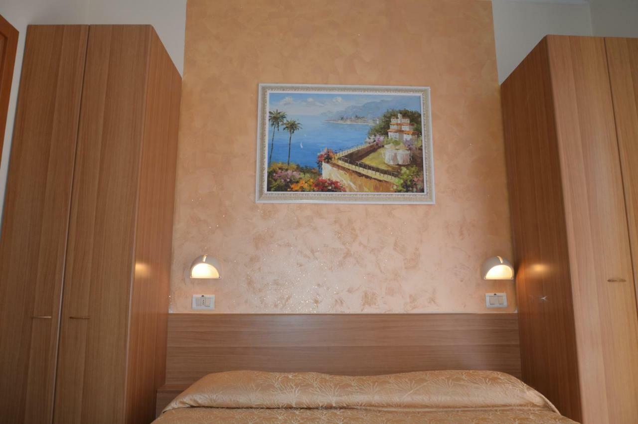 Hotel Karin Marebello エクステリア 写真