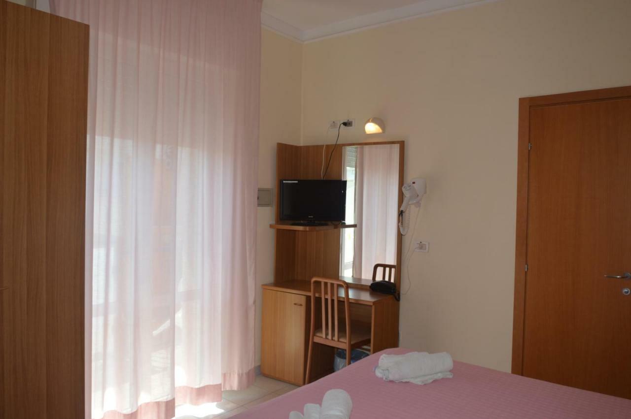 Hotel Karin Marebello エクステリア 写真